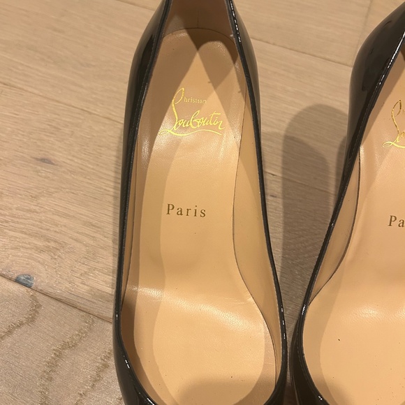 Christian Louboutin Kate 70 Patent Pump Size: 37 - Picture 4 of 7